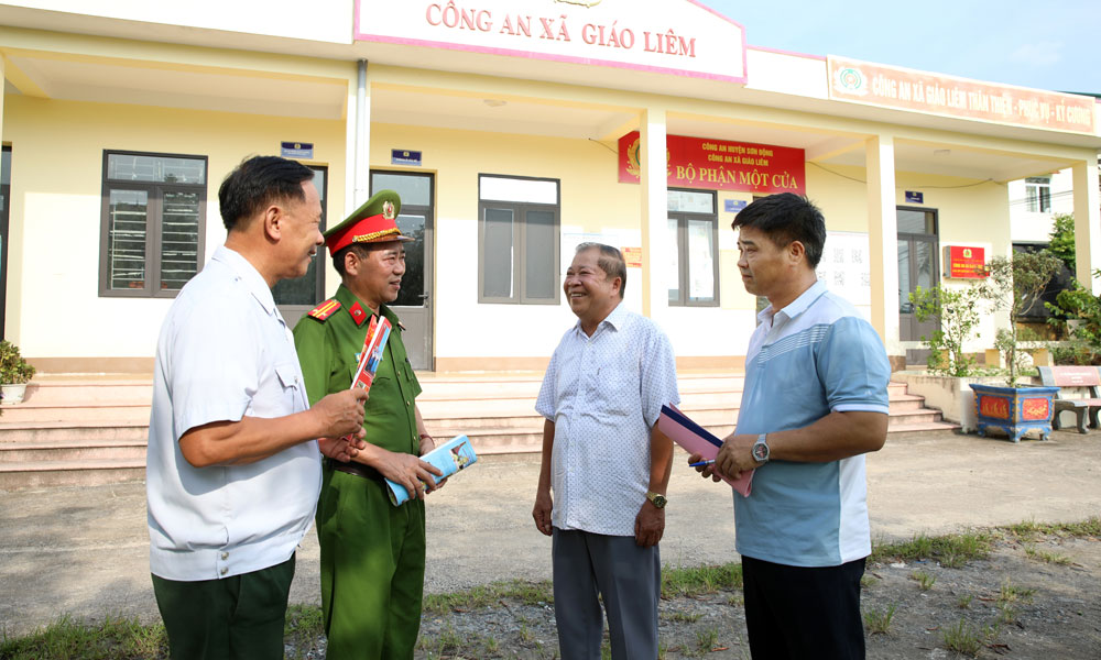 Người uy tín góp sức bảo đảm an ninh vùng cao